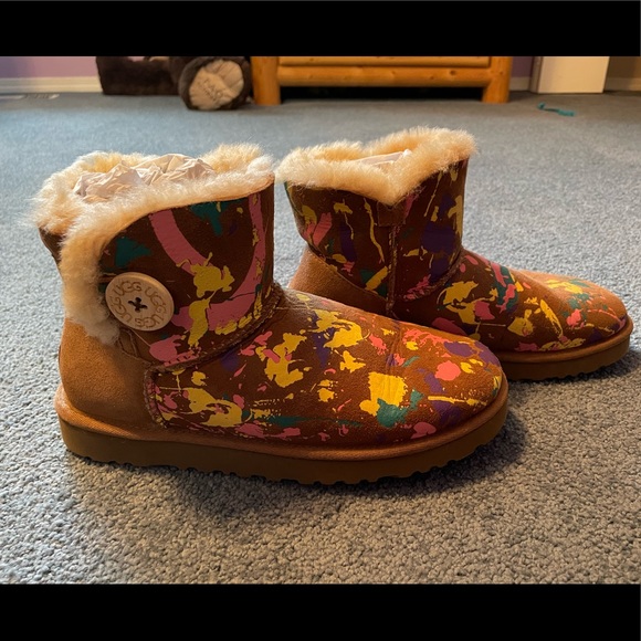 Ugg Bailey Button short boots size 7. Limited edition paint splatter boots. - Picture 5 of 7